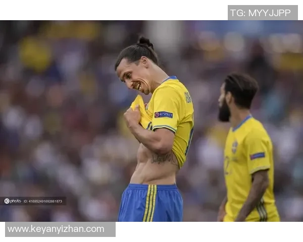 足球球星健美腹肌力量展示激发运动激情的极致魅力壁纸